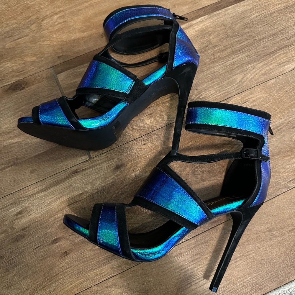 Color shifting pumps